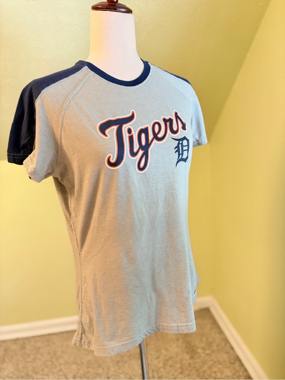 Nike Detroit Tigers Women’s Raglan Graphic T-Shirt